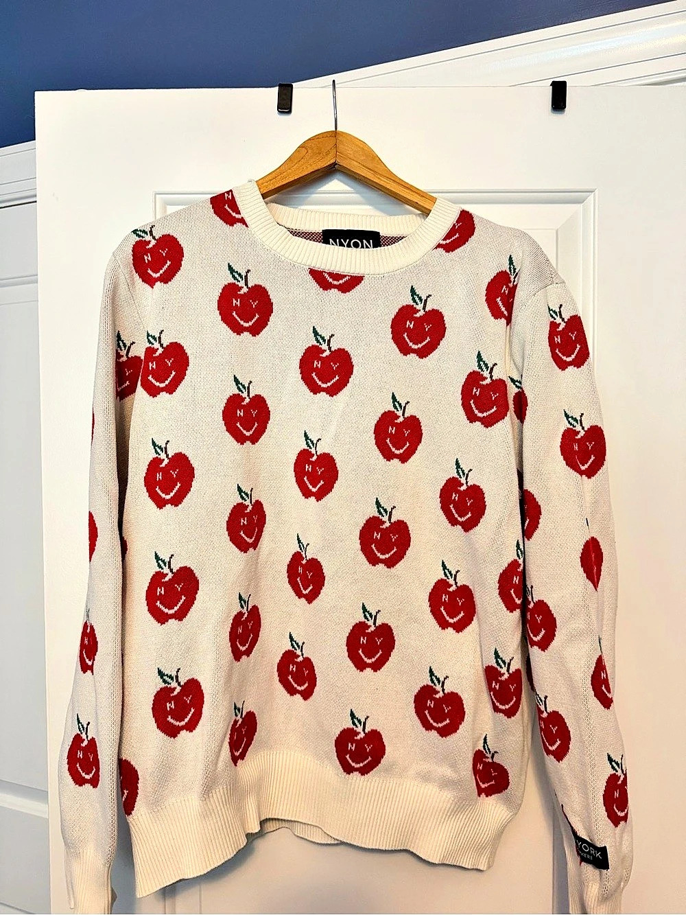 NYON Limited Edition Apple Print Crewneck Sweater Size Large